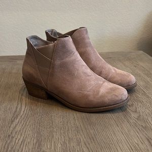 Torrid ankle boots size 7W